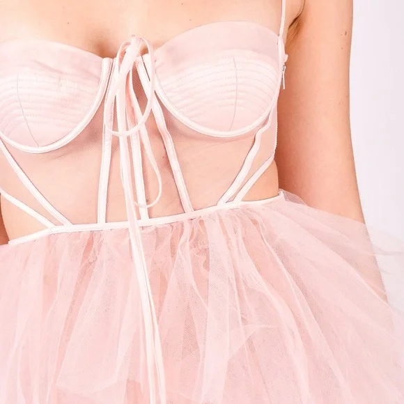 NBD Lore Gown in pink - Picture 4 of 7